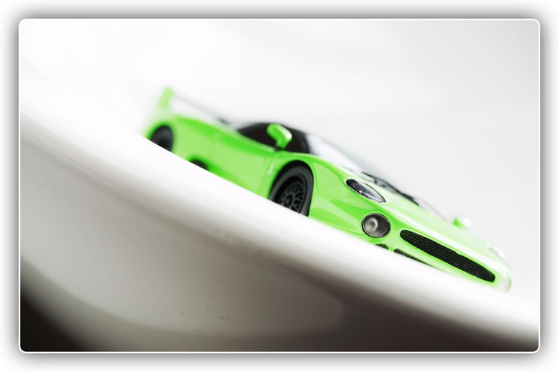 Illustration for article titled LaLD Car Week: Thursday on The Thames - 1/43 Spark Jaguar XJ220 TWR